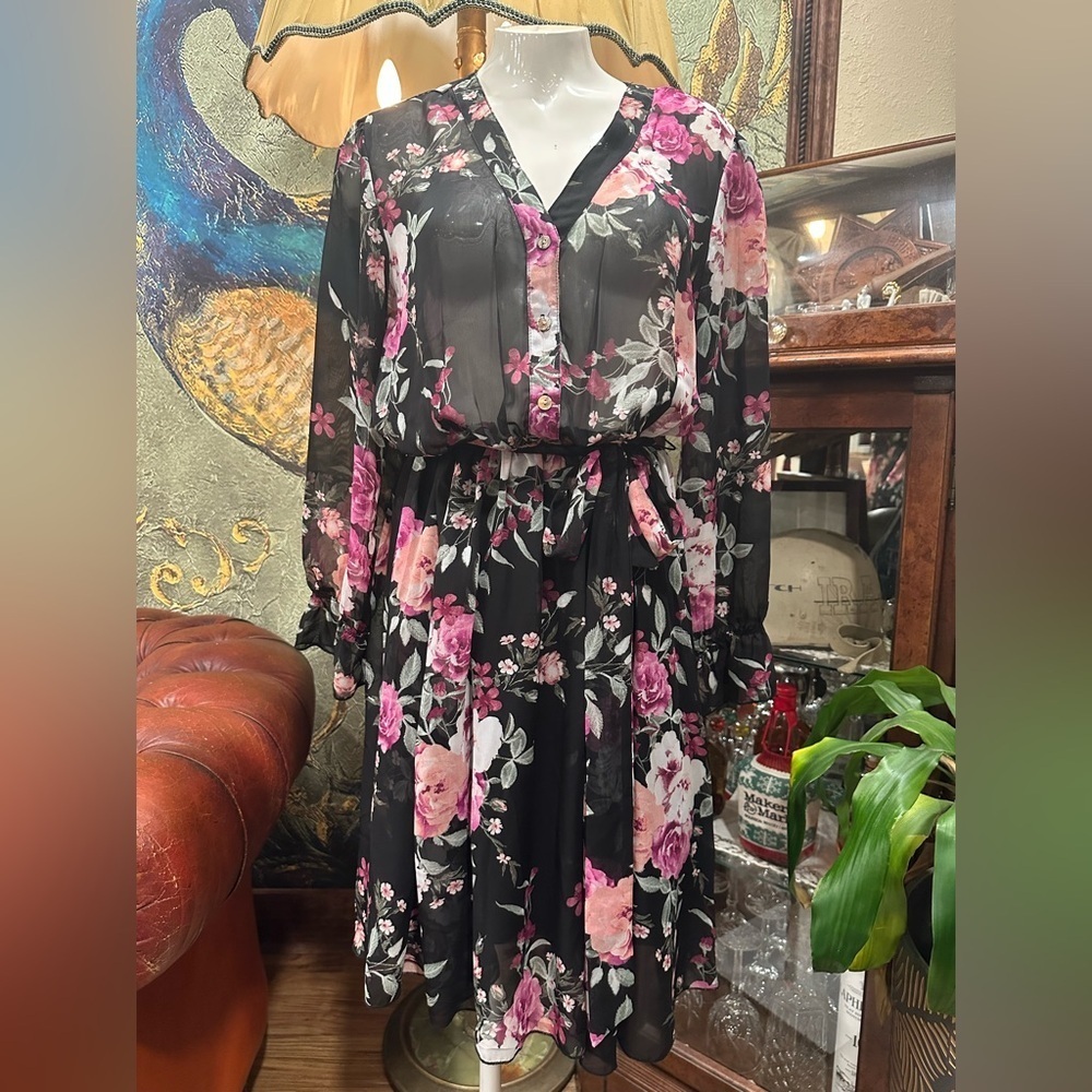 EUC EN FOCUS  Studio Black and Pink  midi belted Long Sleeve Dress